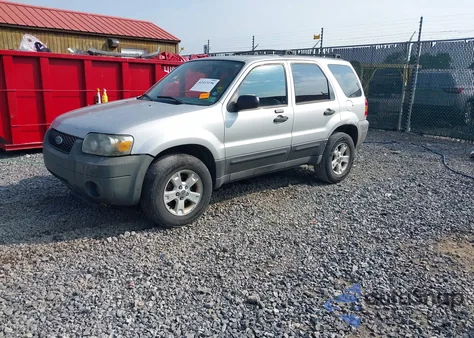 2005 Ford Escape Xlt z USA, uszkodzony, nr VIN 1FMCU93125KA25998
